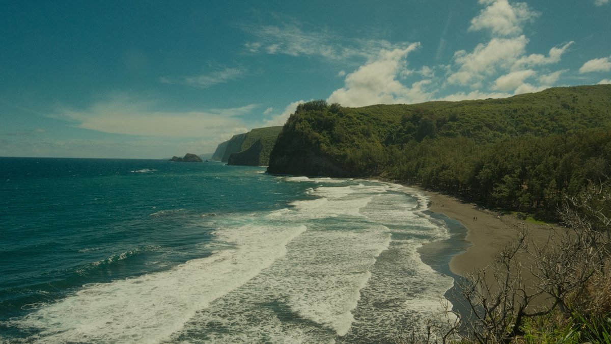 Tropical Hawaii beach with turquoise water, a top USA destination to visit in June